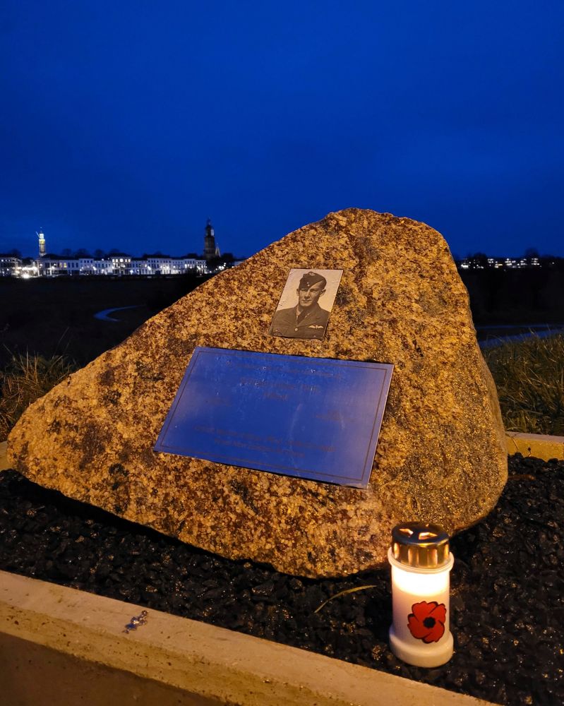 Monument - ter nagedachtenis aan Bill Abbott - in memory of Bill Abbott (foto: Marcel Everts)