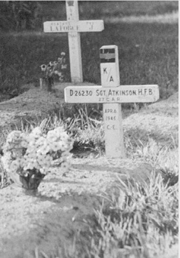 Atkinson, Hubert Fenton Booth: tijdelijk graf in Almen-temporary grave in Almen