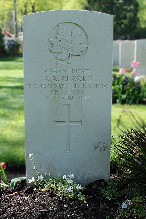 Clarke, Arthur Agustus_Grafsteen – Headstone - Canadian War Cemetery Holten (foto: Harm Kuijper)