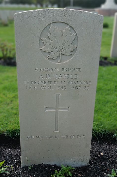 Daigle, Alexis D.: Grafsteen – Headstone - Canadian War Cemetery Holten (foto: Harm Kuijper)