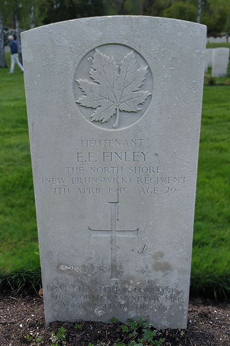 Finley, Ernest Edwin - Grafsteen – Headstone - Canadian War Cemetery Holten (foto: Harm Kuijper)