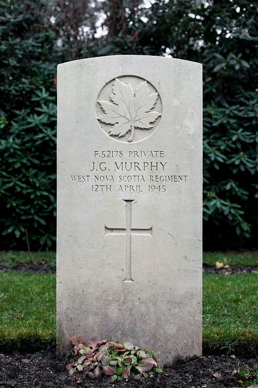 James Gordon Murphy - Grafsteen – Headstone - Canadian War Cemetery Holten (foto: Peter ten Dijke – Lestweforget1945.org)