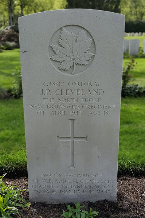 Cleveland, John Patterson, Grafsteen – Headstone - Canadian War Cemetery Holten (foto: Harm Kuijper)