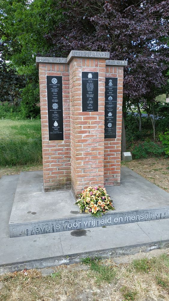 Lawless, Francis Earl: Monument Kerkhofweg Warnsveld (foto: Harm Kuijper)
