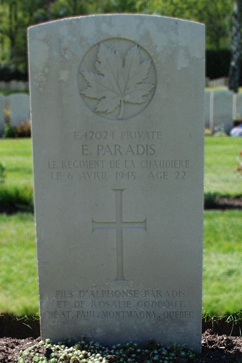 Paradis, Ernest_Grafsteen – Headstone - Canadian War Cemetery Holten (foto: Harm Kuijper)