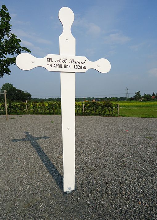 Het witte kruisje aan de Looërenk - The white cross at the Looërenk in Leesten (foto: Harm Kuijper)