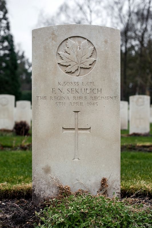 Headstone at the Holten Canadian War Cemetery